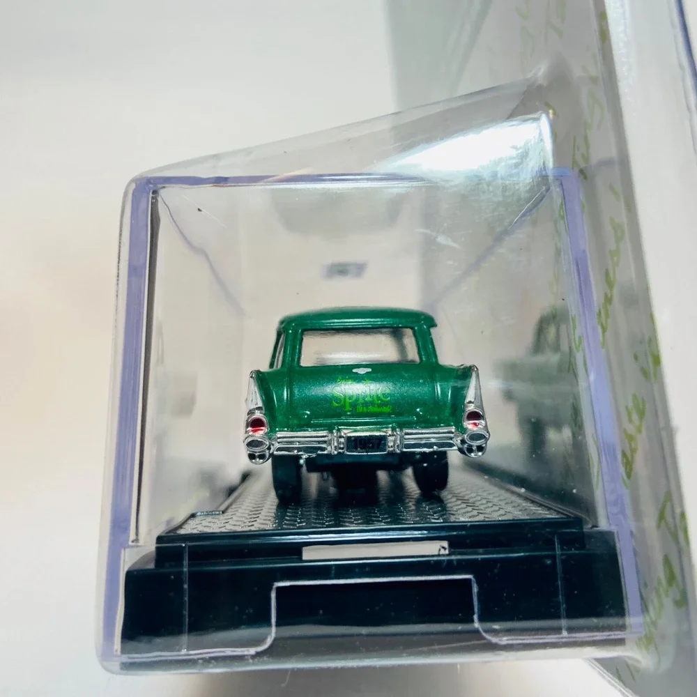 M2 Machines 1957 Chevrolet 150 Handyman Station Wagon Gasser A-18 Sprite Edition